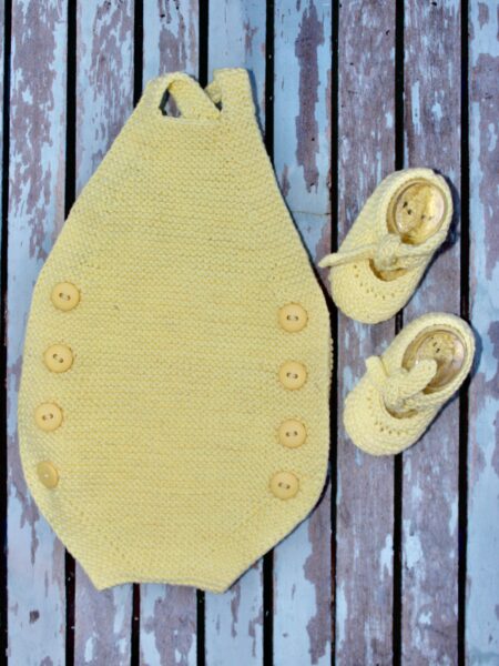 Conjunto Dalia pelele y patucos amarillo