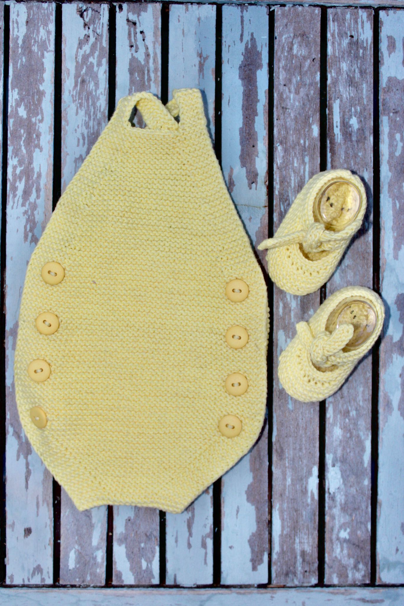 Conjunto Dalia pelele y patucos amarillo