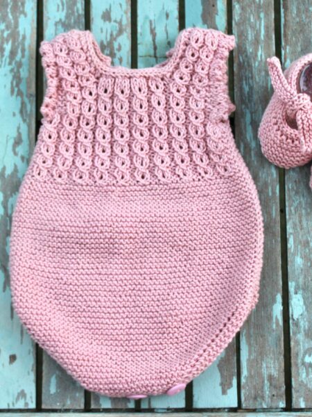 Conjunto Lirio de pelele y patucos rosa